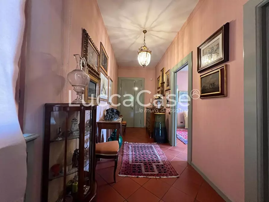 Immagine 19 di Appartamento in vendita  a Lucca