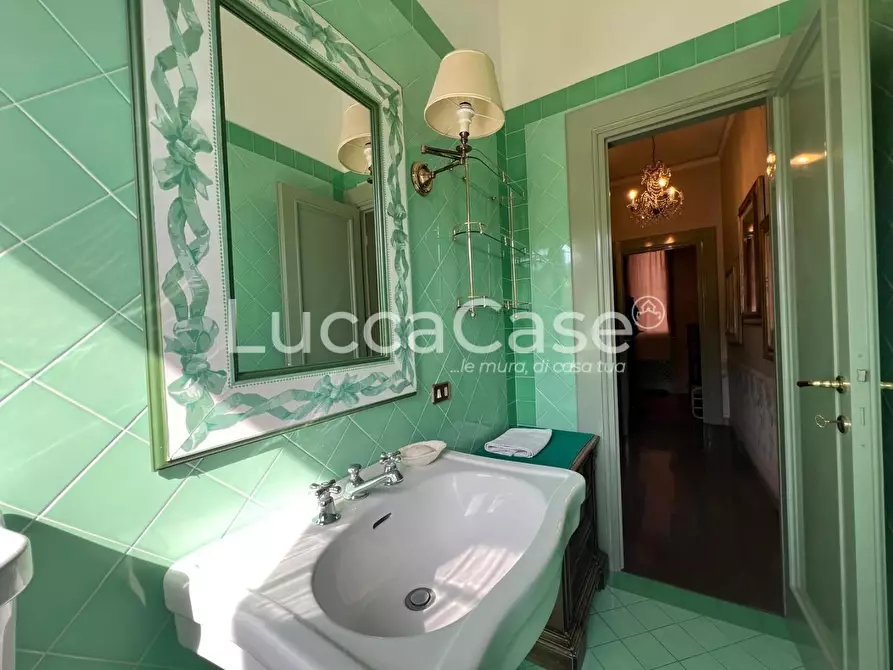 Immagine 31 di Appartamento in vendita  a Lucca