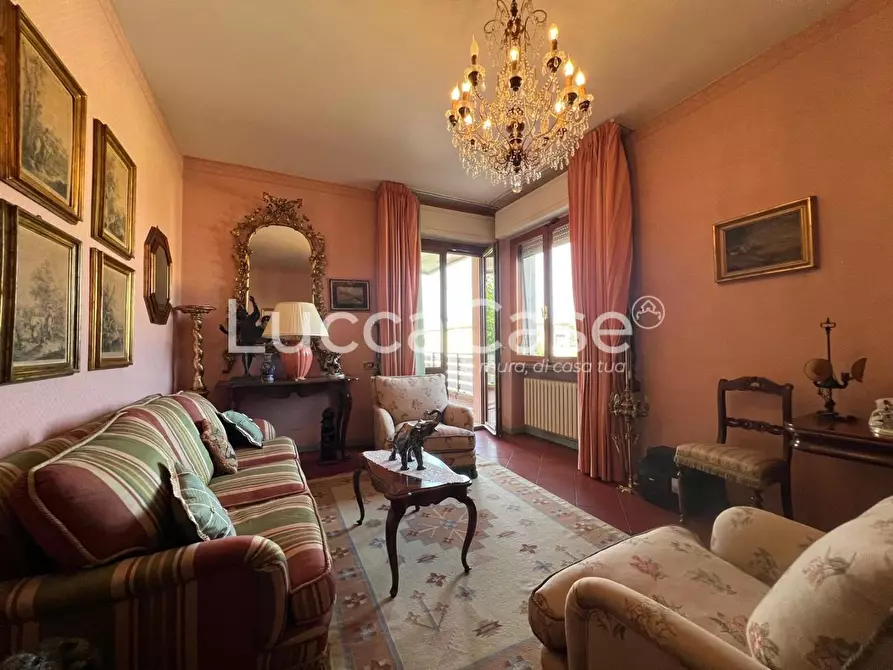 Immagine 1 di Appartamento in vendita  a Lucca