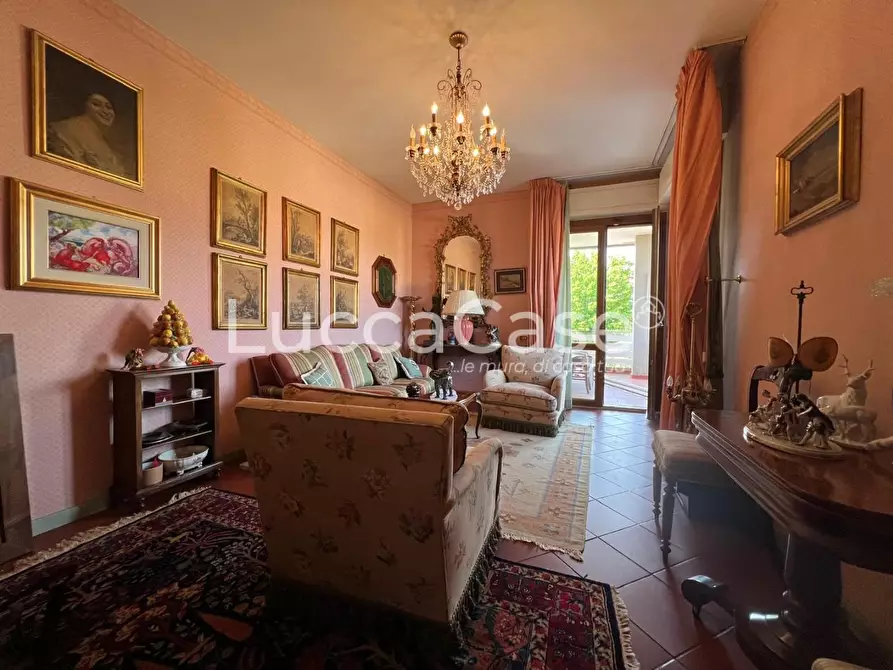 Immagine 20 di Appartamento in vendita  a Lucca