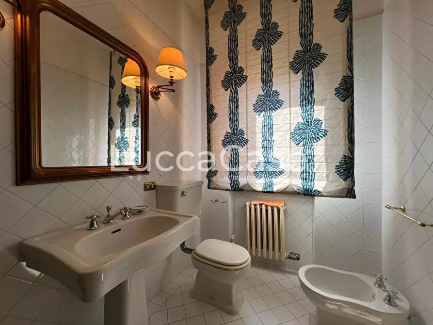 Immagine 32 di Appartamento in vendita  a Lucca