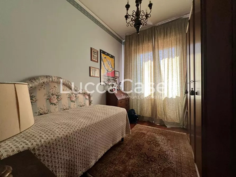 Immagine 11 di Appartamento in vendita  a Lucca