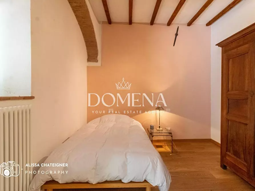 Immagine 11 di Appartamento in vendita  a Siena