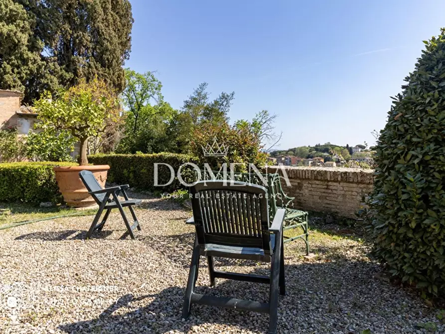 Immagine 36 di Appartamento in vendita  a Siena