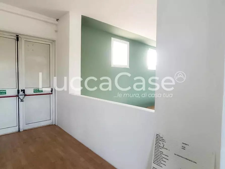 Immagine 11 di Capannone industriale in vendita  a Lucca