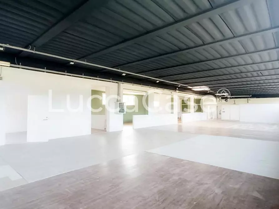 Immagine 7 di Capannone industriale in vendita  a Lucca
