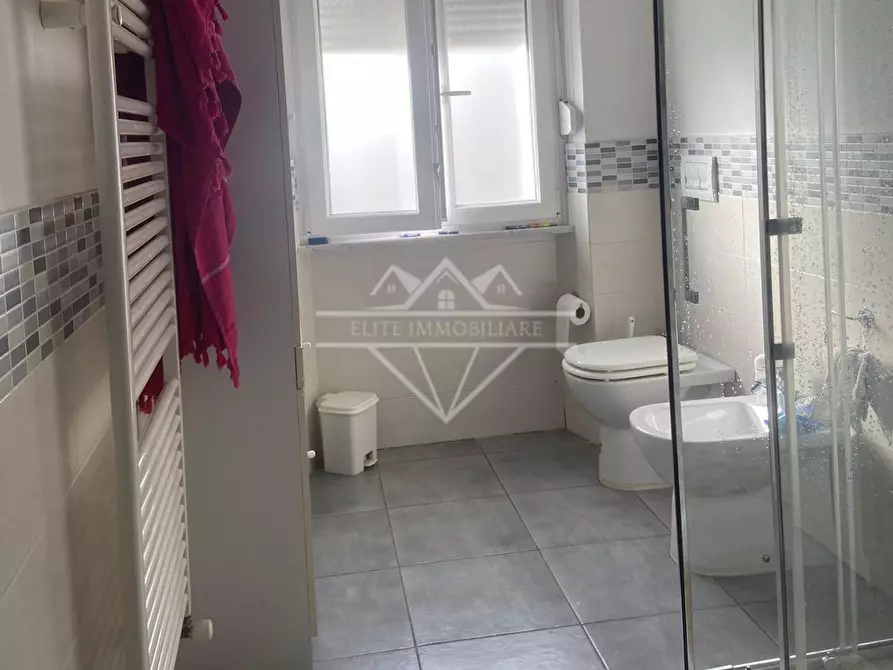 Immagine 3 di Appartamento in vendita  a Carrara