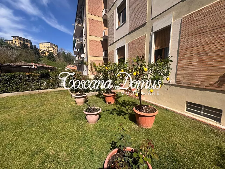 Immagine 16 di Appartamento in vendita  a Siena
