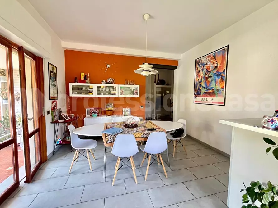 Immagine 9 di Appartamento in vendita  a Lucca