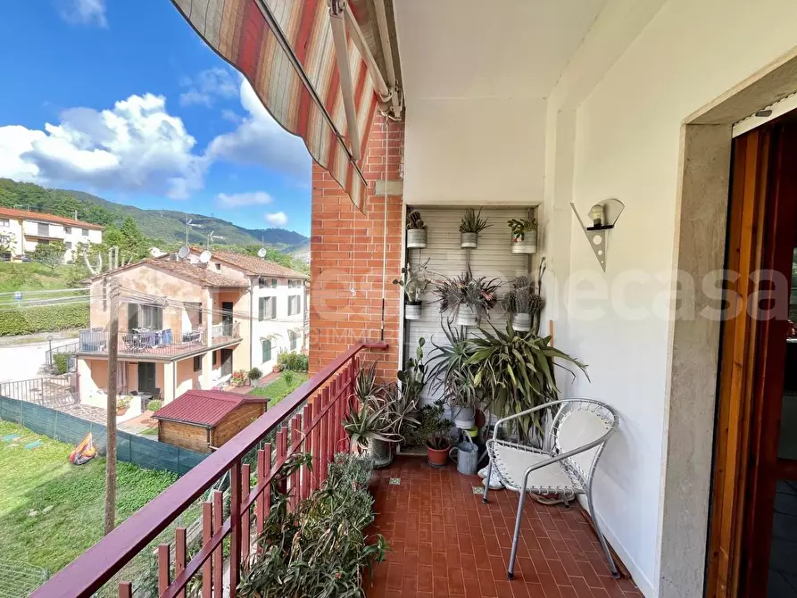 Immagine 12 di Appartamento in vendita  a Lucca