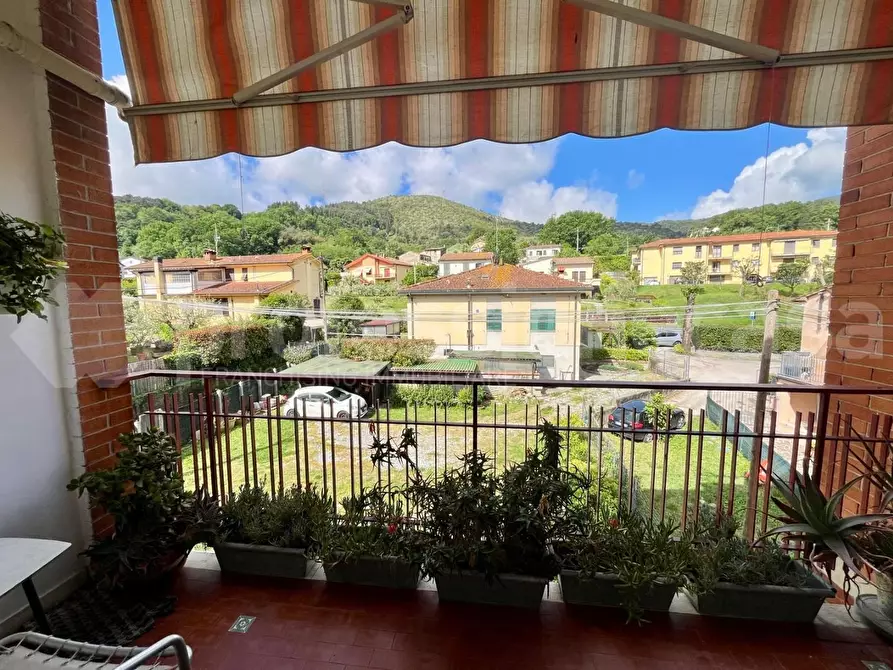 Immagine 11 di Appartamento in vendita  a Lucca