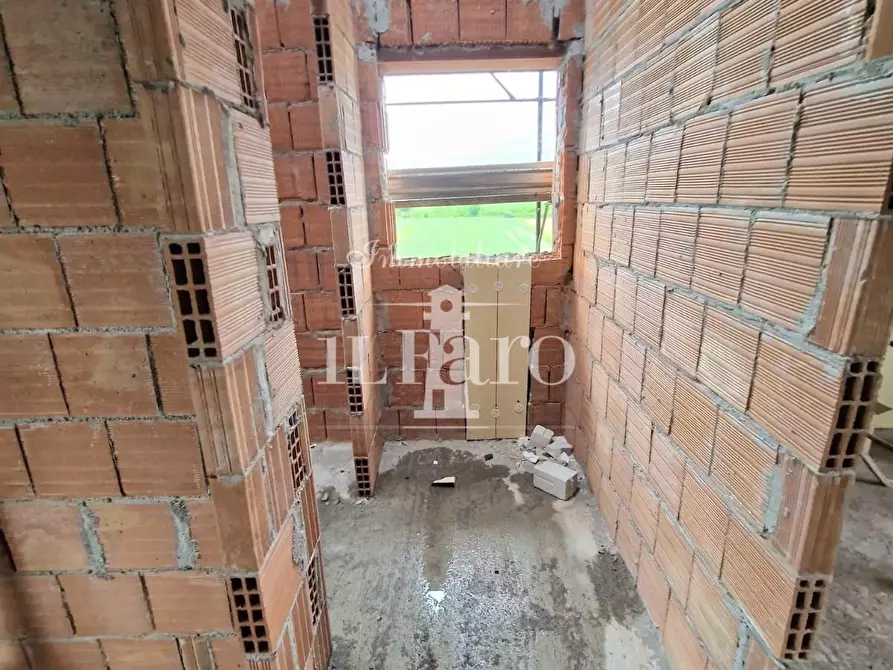 Immagine 10 di Villetta a schiera in vendita  a Campi Bisenzio