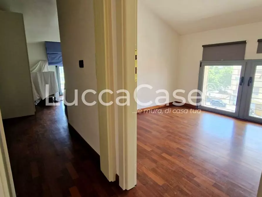 Immagine 6 di Appartamento in vendita  a Lucca