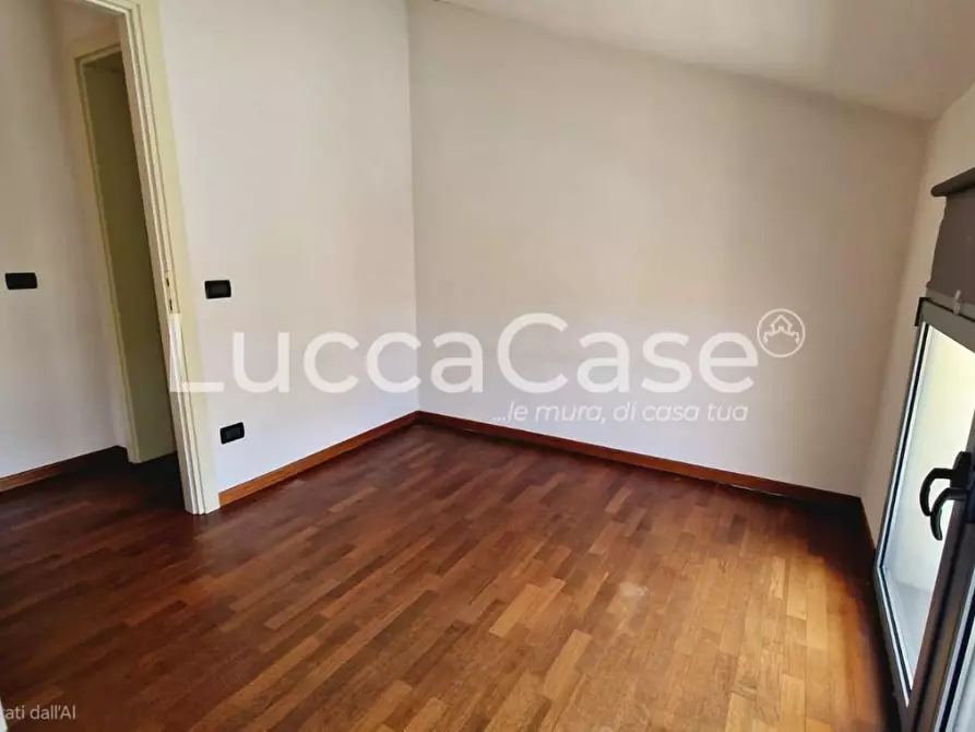 Immagine 4 di Appartamento in vendita  a Lucca