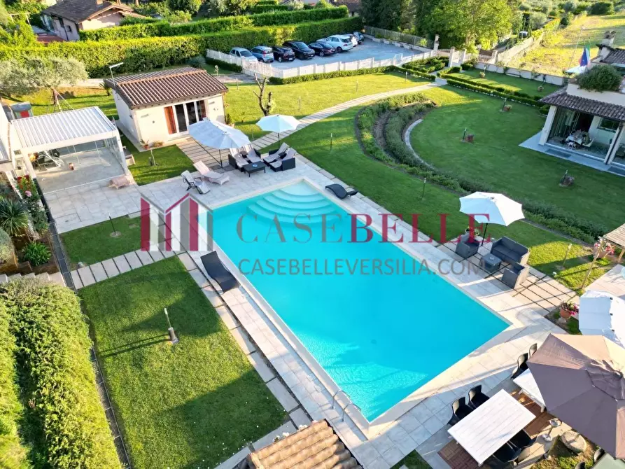 Immagine 16 di Villa in vendita  a Camaiore