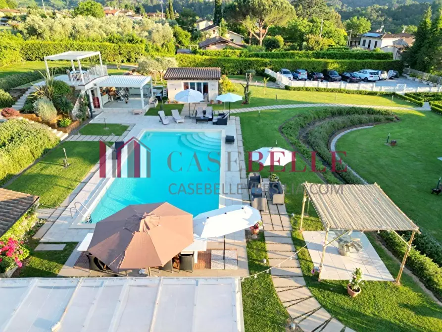 Immagine 13 di Villa in vendita  a Camaiore