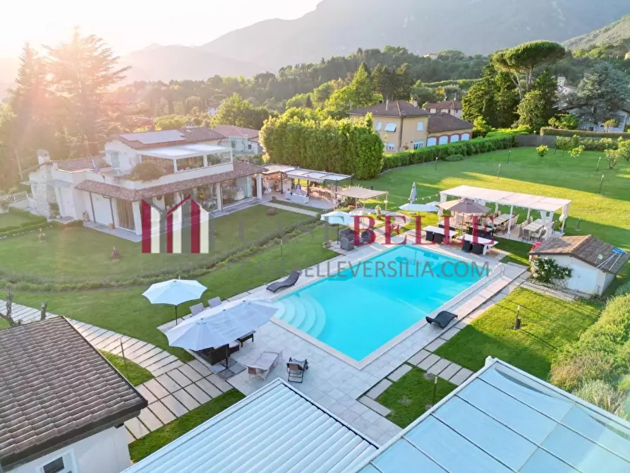 Immagine 15 di Villa in vendita  a Camaiore