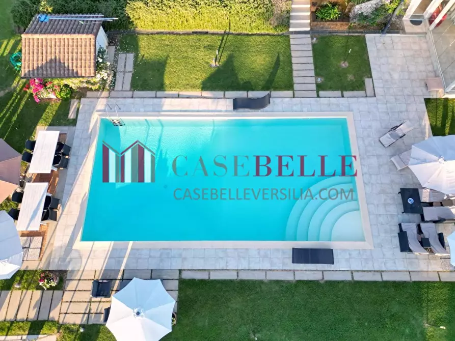 Immagine 11 di Villa in vendita  a Camaiore