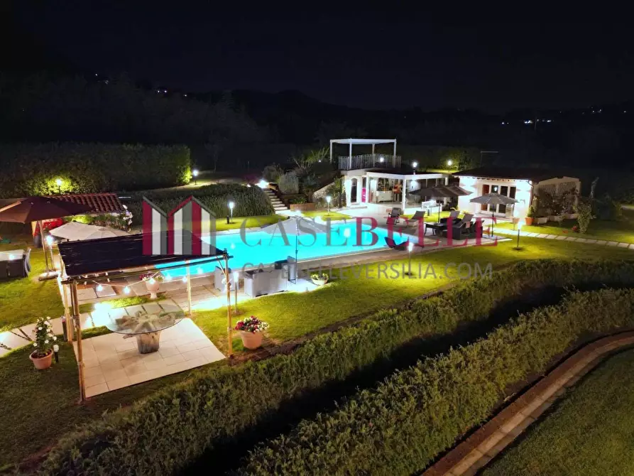 Immagine 21 di Villa in vendita  a Camaiore