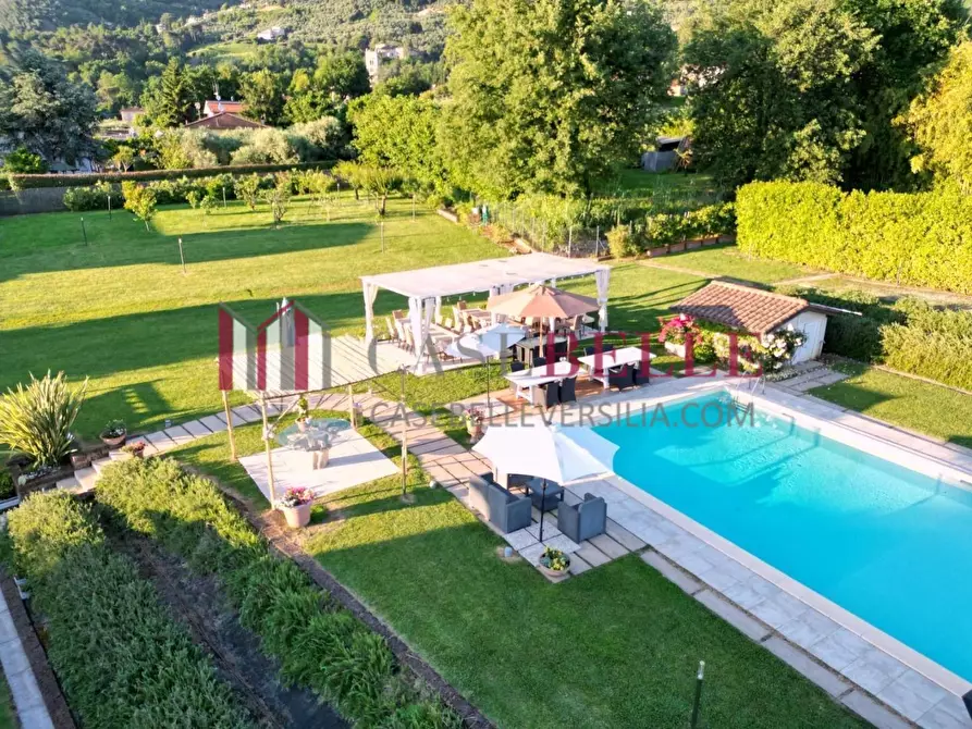 Immagine 18 di Villa in vendita  a Camaiore