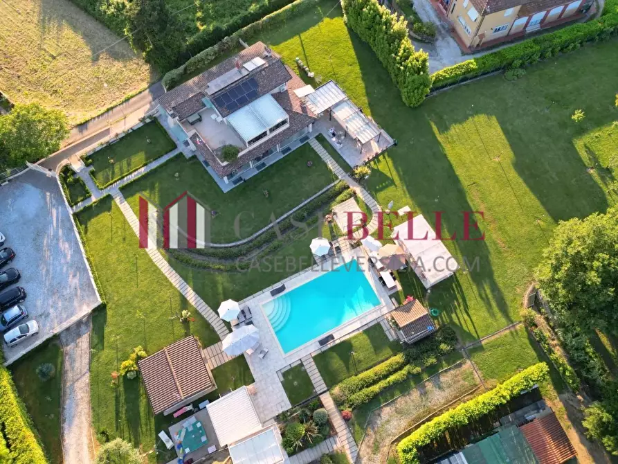 Immagine 19 di Villa in vendita  a Camaiore