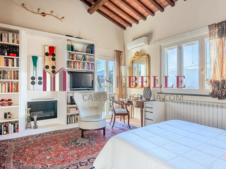 Immagine 8 di Villa in vendita  a Camaiore