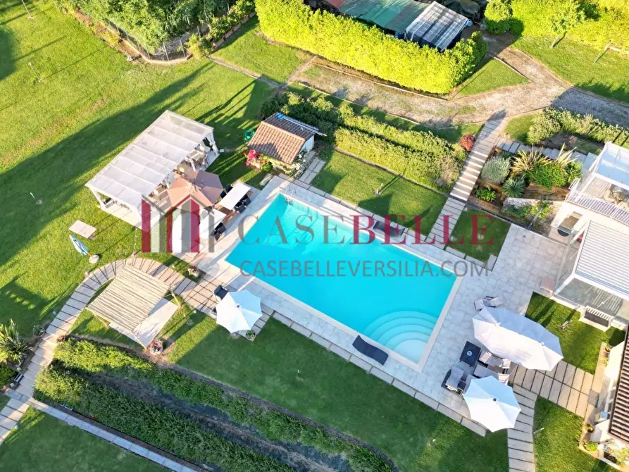 Immagine 10 di Villa in vendita  a Camaiore