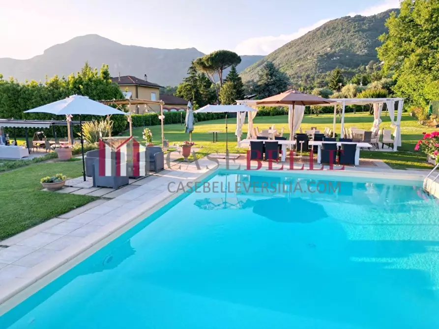 Immagine 12 di Villa in vendita  a Camaiore