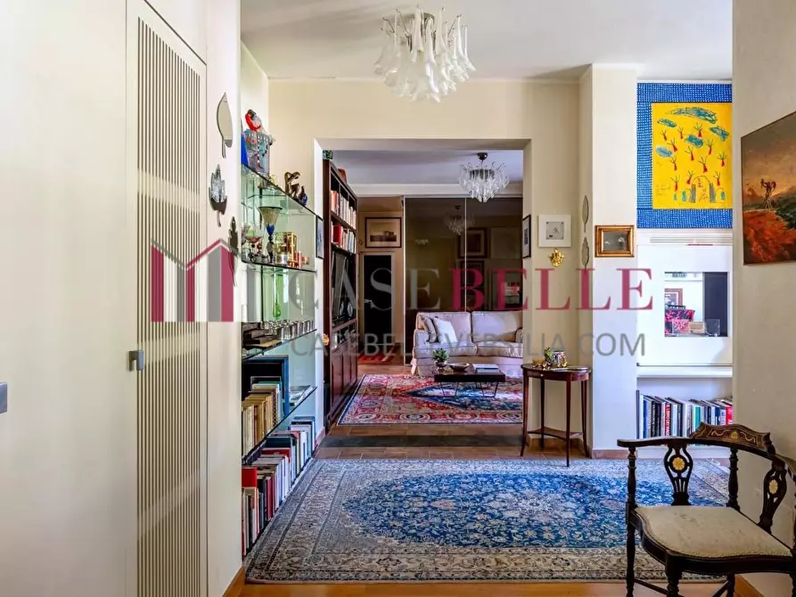 Immagine 2 di Villa in vendita  a Camaiore