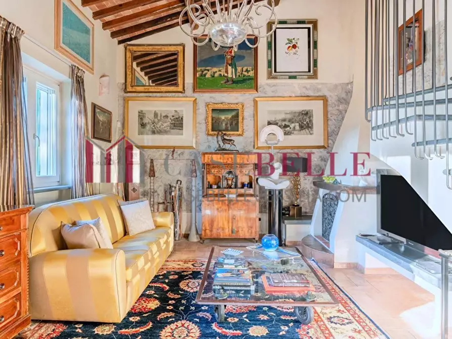 Immagine 6 di Villa in vendita  a Camaiore