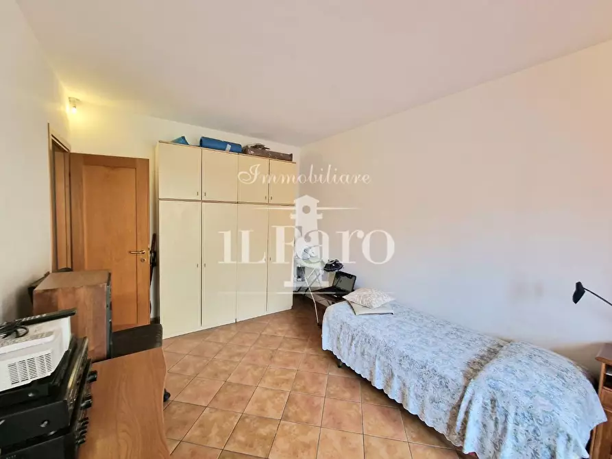 Immagine 14 di Appartamento in vendita  a Campi Bisenzio