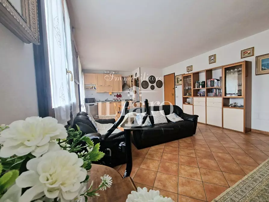 Immagine 2 di Appartamento in vendita  a Campi Bisenzio
