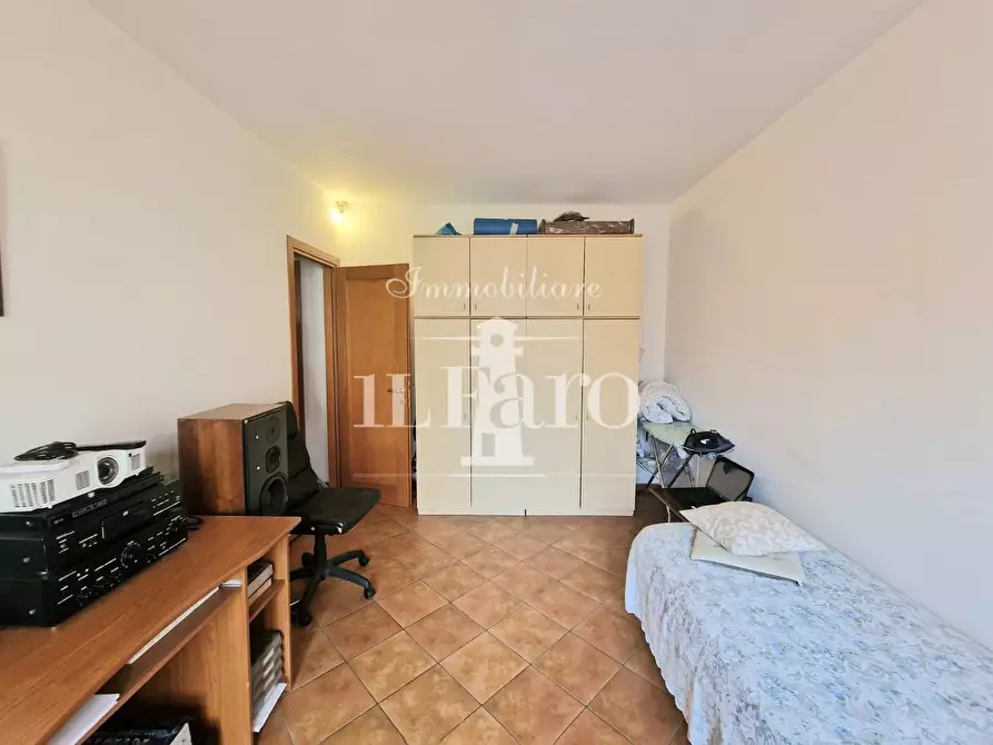 Immagine 15 di Appartamento in vendita  a Campi Bisenzio