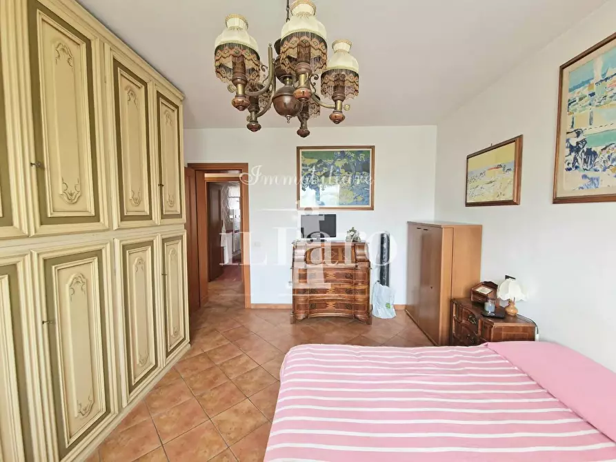 Immagine 31 di Appartamento in vendita  a Campi Bisenzio