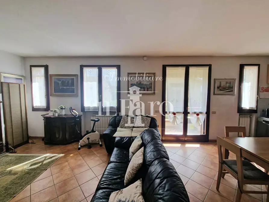Immagine 6 di Appartamento in vendita  a Campi Bisenzio