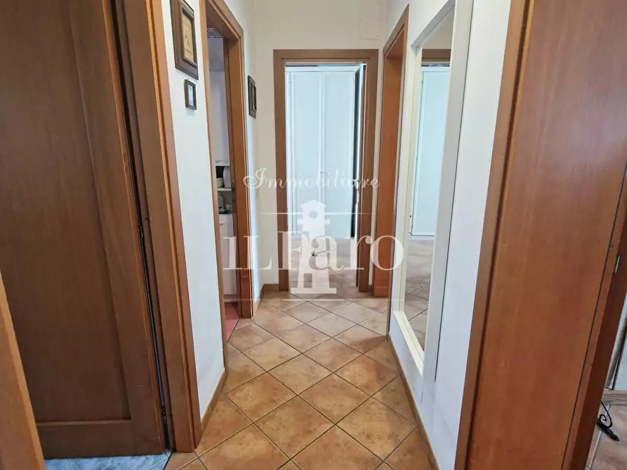 Immagine 12 di Appartamento in vendita  a Campi Bisenzio