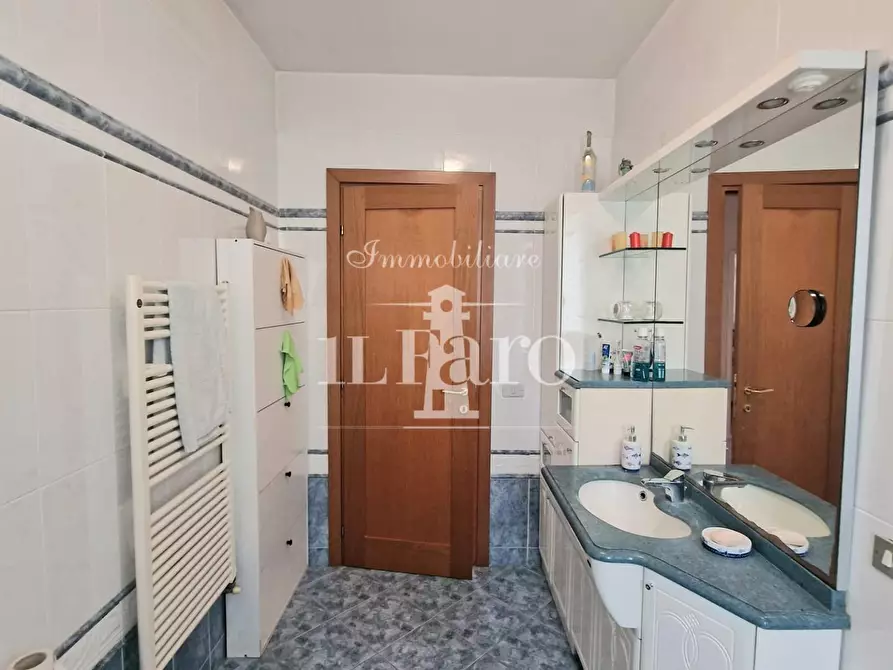 Immagine 38 di Appartamento in vendita  a Campi Bisenzio