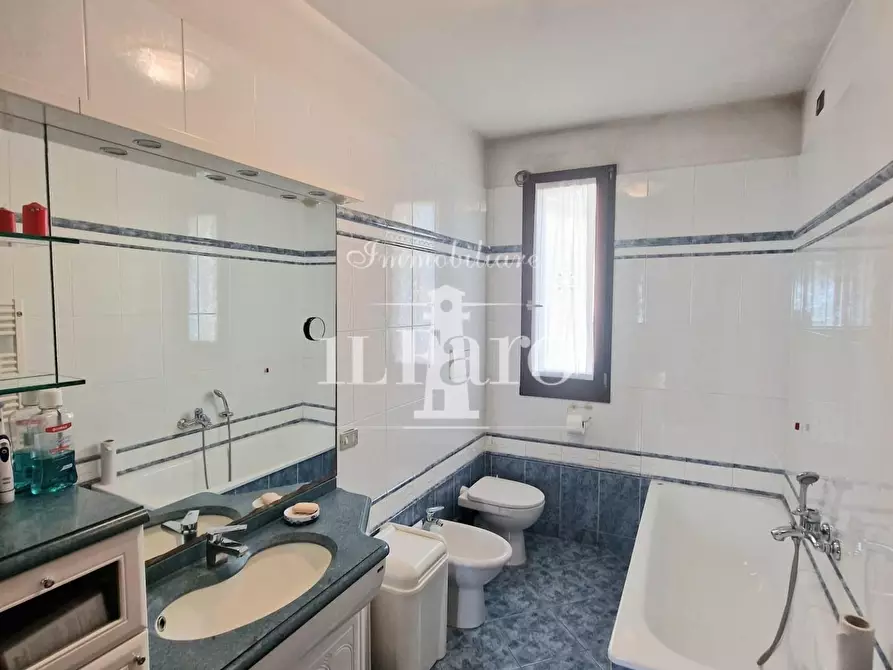 Immagine 41 di Appartamento in vendita  a Campi Bisenzio