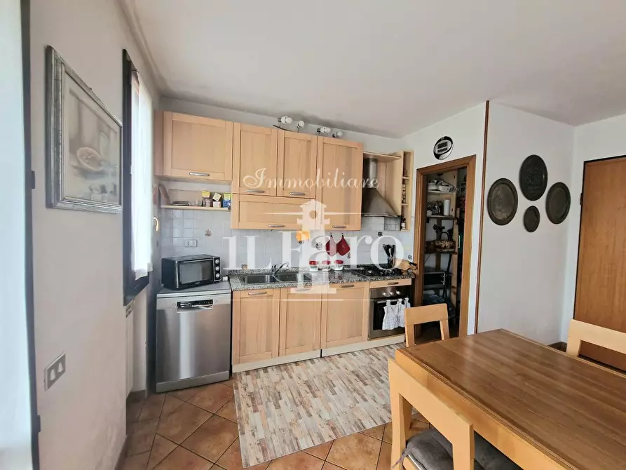Immagine 11 di Appartamento in vendita  a Campi Bisenzio