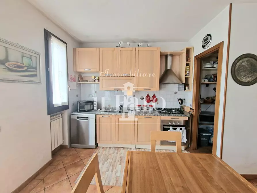 Immagine 9 di Appartamento in vendita  a Campi Bisenzio