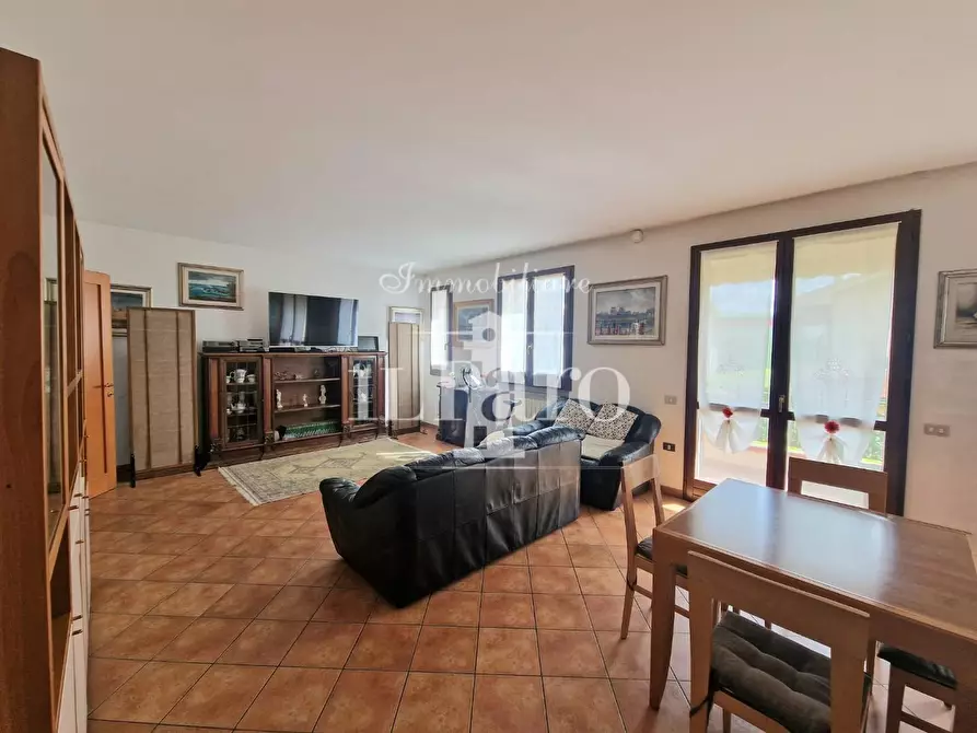 Immagine 1 di Appartamento in vendita  a Campi Bisenzio