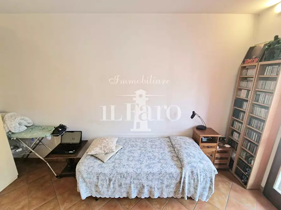 Immagine 18 di Appartamento in vendita  a Campi Bisenzio