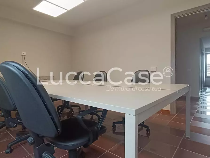 Immagine 2 di Ufficio in affitto  a Lucca