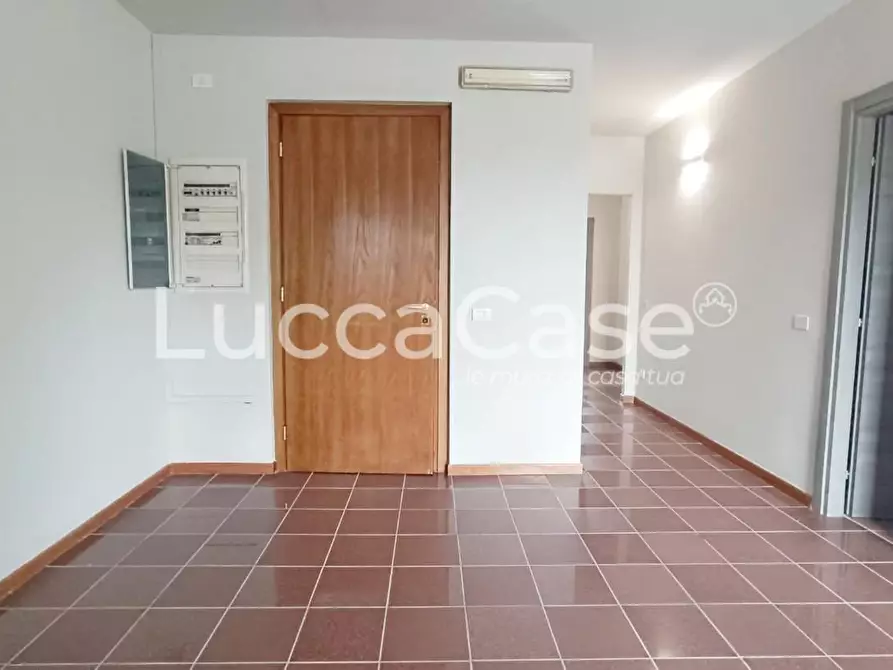 Immagine 3 di Ufficio in affitto  a Lucca