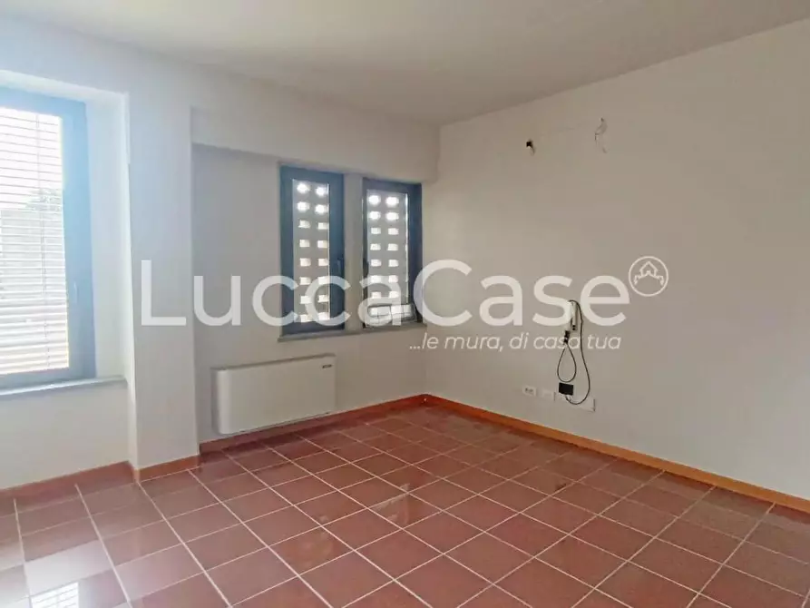 Immagine 4 di Ufficio in affitto  a Lucca