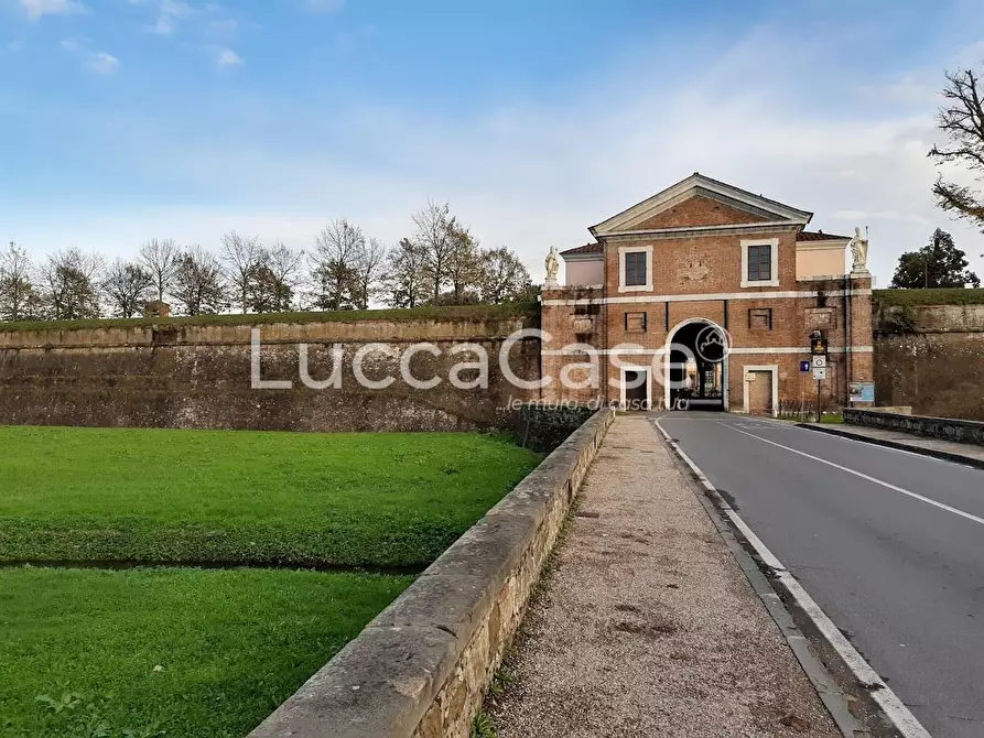 Immagine 12 di Ufficio in affitto  a Lucca