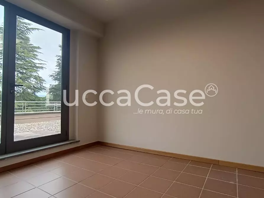 Immagine 10 di Ufficio in affitto  a Lucca
