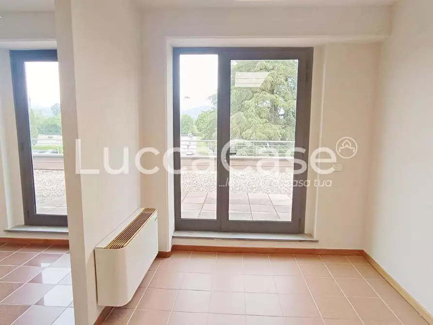 Immagine 7 di Ufficio in affitto  a Lucca