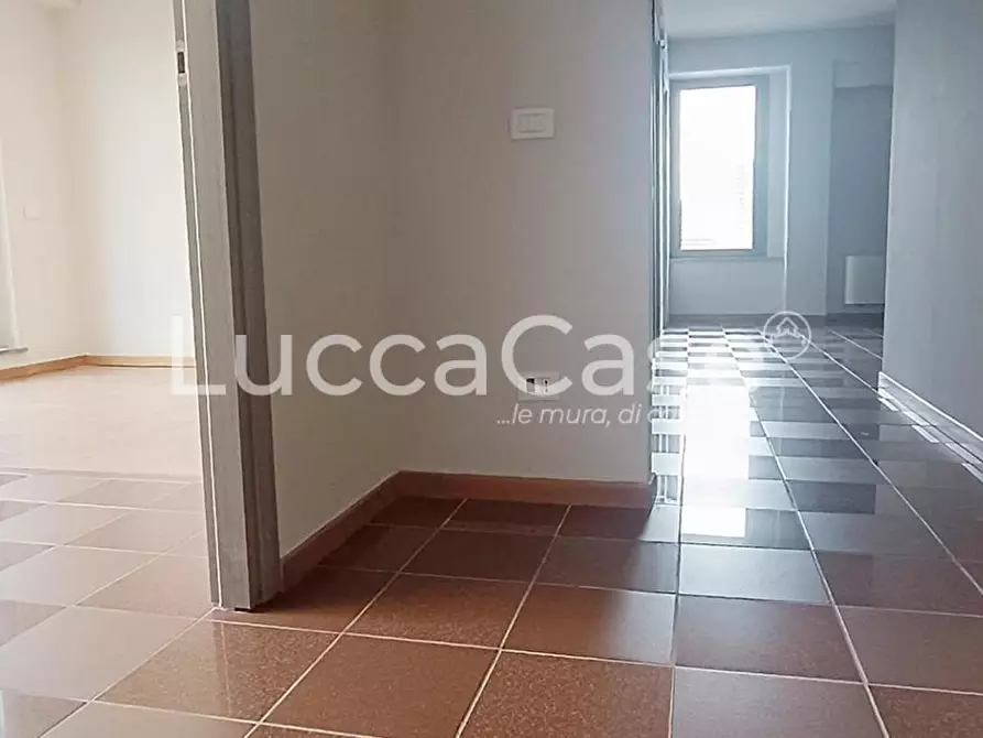 Immagine 8 di Ufficio in affitto  a Lucca