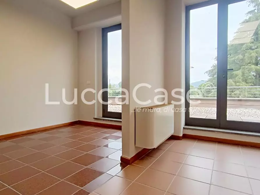 Immagine 6 di Ufficio in affitto  a Lucca